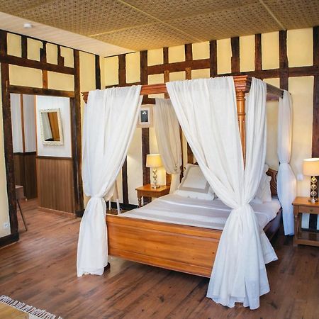 Cafe De France Bed & Breakfast Eauze ภายนอก รูปภาพ